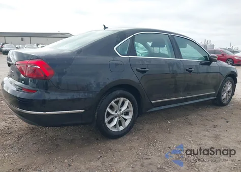2017 Volkswagen Passat 1.8T S z USA, uszkodzony, nr VIN 1VWAT7A31HC009603